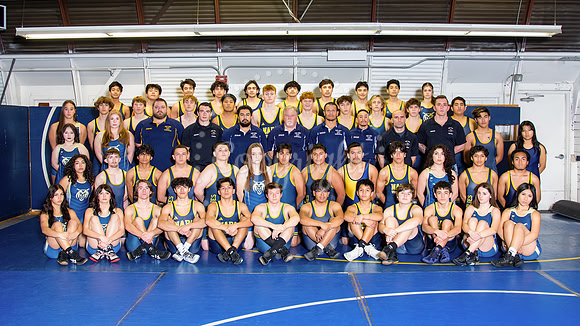 9T4A0105-wrestling crop_
